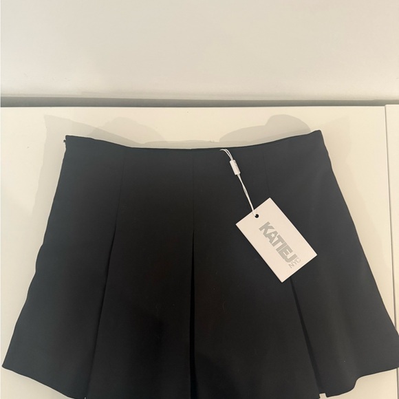 Katie J NYC Black Pleated Skirt - Picture 1 of 2